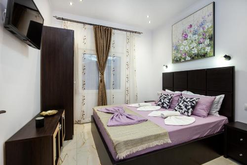 Ένα ή περισσότερα κρεβάτια σε δωμάτιο στο Ella Deluxe