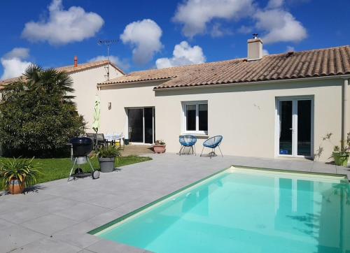 Maison privée avec piscine