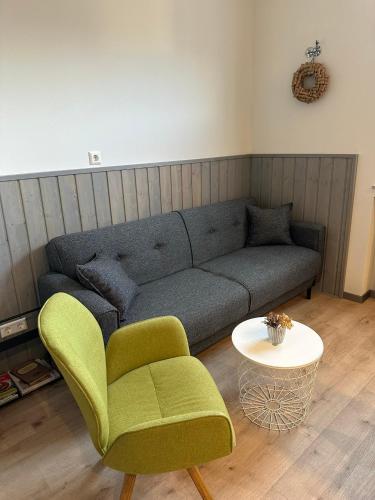 a living room with a couch and a table at Ferienhaus Löwenherz in Pommern
