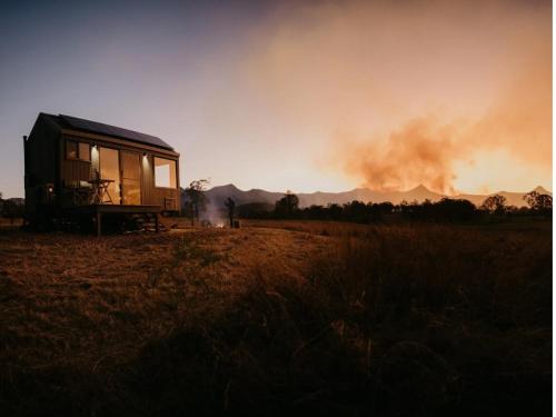 Φωτογραφία από το άλμπουμ του Mountain View Off-Grid Cabin in the Scenic Rim - Rica σε Moogerah