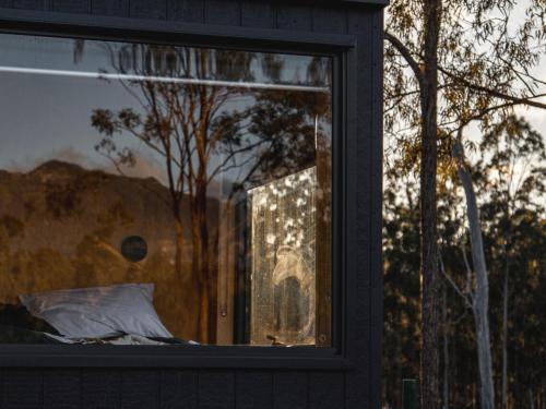 Φωτογραφία από το άλμπουμ του Mountain View Off-Grid Cabin in the Scenic Rim - Ramana σε Moogerah
