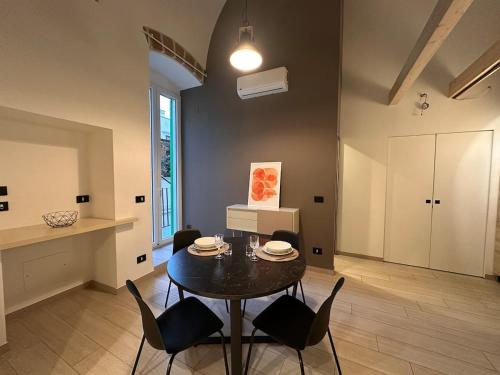 a kitchen and dining room with a table and chairs at Dream Suite Mare Giovinazzo in Giovinazzo