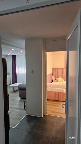 Ein Bett oder Betten in einem Zimmer der Unterkunft Apartmani MURIC Ljubljana