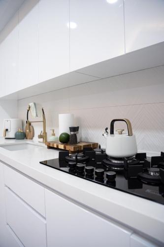 Una cocina o cocineta en 2 BDR - Mangel Residence Aruba - NEW