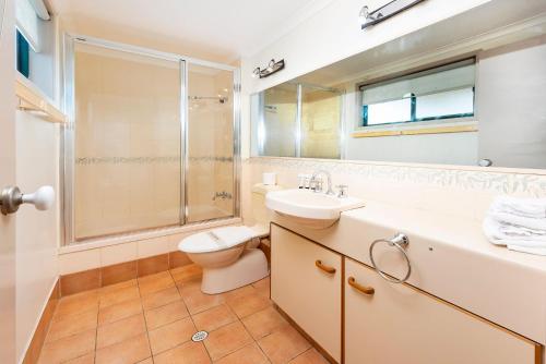 Phòng tắm tại Boat Harbour Apartments Studio