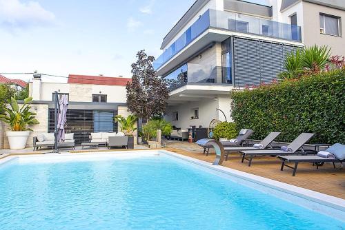 Luxury Villa Experience in Center of Zadar with heated pool and Jacuzzi