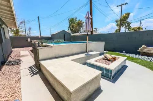 a backyard with a swimming pool and a patio at Modern Elegance in the Heart of Las Vegas in Las Vegas