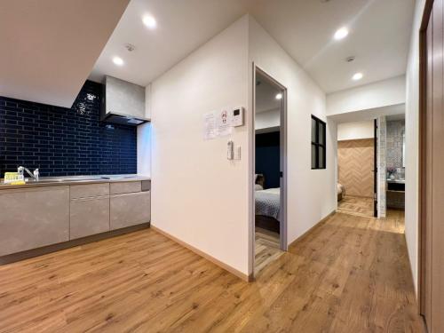 World House Kameido -Direct to Akihabara&Shinjuku, near Asakusa &Skytree, 30 mins to Disney by trainにあるキッチンまたは簡易キッチン