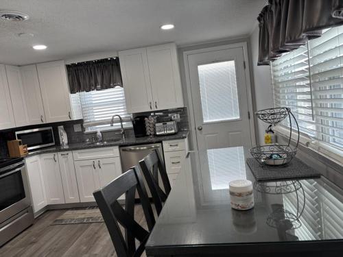 Surf CityにあるNewly Renovated Duplex Located On The Ocean Block In The Heart Of Surf City,のギャラリーの写真