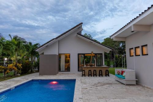 Bazén v ubytování Modern Villa in Coronado 14 guests nebo v jeho okolí