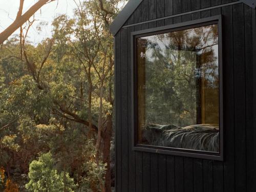 Taman di luar Off-Grid Cabin Tucked into Nature Creek Access - Yenya