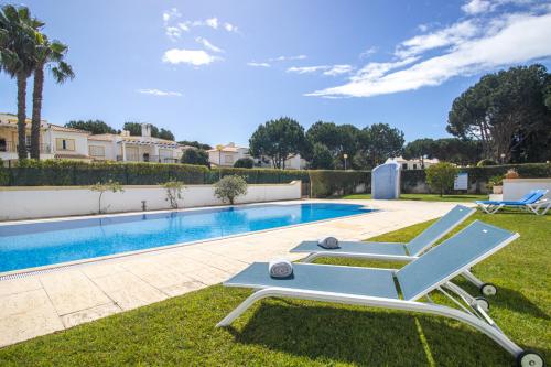 a swimming pool in a yard with a chaise lounge at Nature Escape 2BR Villa Pool Wi-Fi AC in Olhos de Água