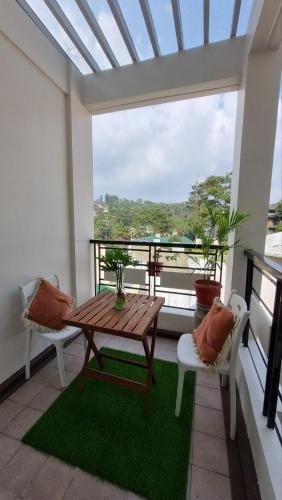 Μπαλκόνι ή βεράντα στο Baguio Brentwood Villas and Cafe