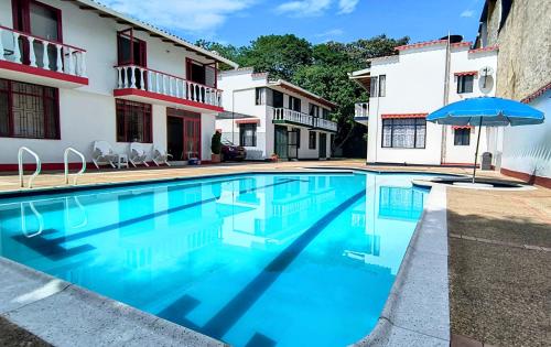 Πισίνα στο ή κοντά στο Casa campestre con piscina y jacuzzi en Melgar