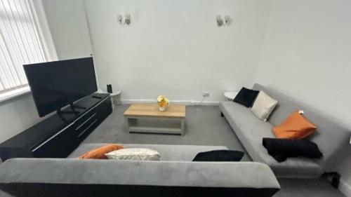Gallery image of Crystal Home- Ashton-Under-Lyne, Manchester in Stalybridge