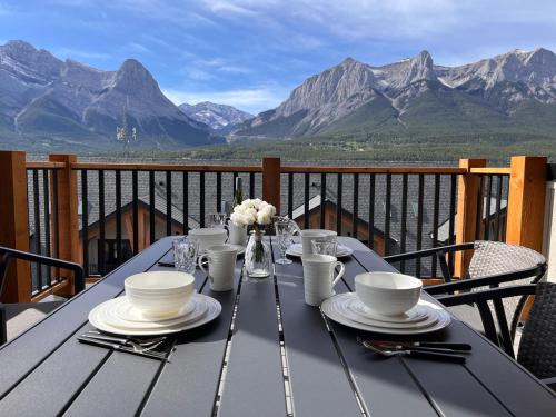 Gallery image of Top FL 2BR 2BA Hot Tubs phenomenal mountain views in Canmore