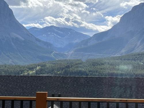 Gallery image of Top FL 2BR 2BA Hot Tubs phenomenal mountain views in Canmore