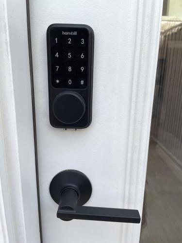 a remote control on a door with a door handle at Modern 1-bedroom Studio with Kitchen and Laundry in Santa Clarita