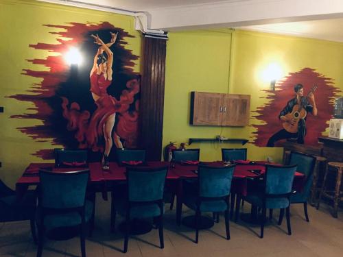 Un restaurante u otro lugar para comer en Hidden Negombo By Sana's