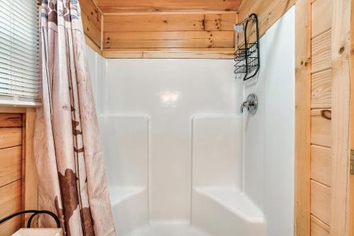 Tunnel Vision - Private with Hot Tub photo 15