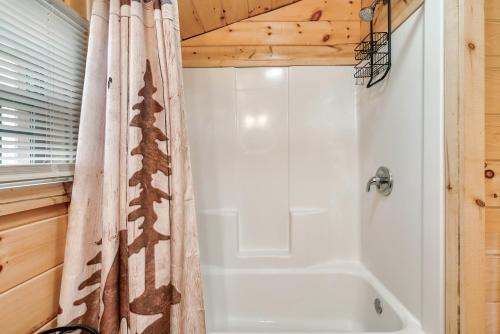Tunnel Vision - Private with Hot Tub photo 16