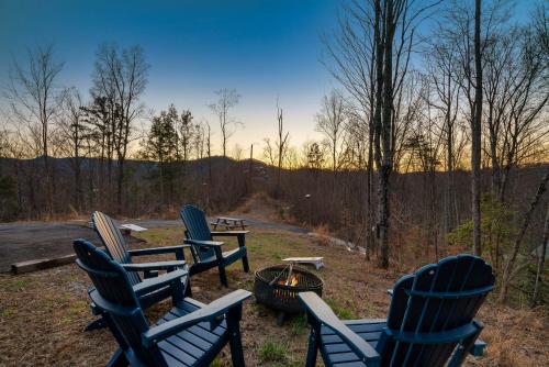 Tunnel Vision - Private with Hot Tub photo 38