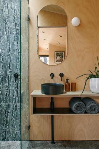 a bathroom with a sink and a mirror at Ribbon Gum Retreat in Reidsdale