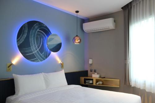Ένα ή περισσότερα κρεβάτια σε δωμάτιο στο Riva Vibe Hotel Bangkok by PCL