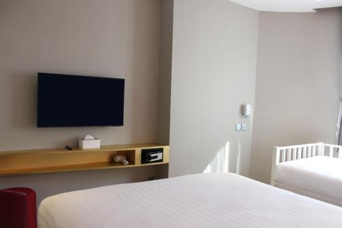 Ένα ή περισσότερα κρεβάτια σε δωμάτιο στο Riva Vibe Hotel Bangkok by PCL