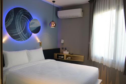 Ένα ή περισσότερα κρεβάτια σε δωμάτιο στο Riva Vibe Hotel Bangkok by PCL