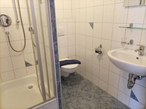 Koupelna v ubytování BodenSEE Gästehaus Tettnang ALBERGO
