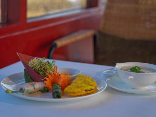 Makanan di atau berdekatan resort
