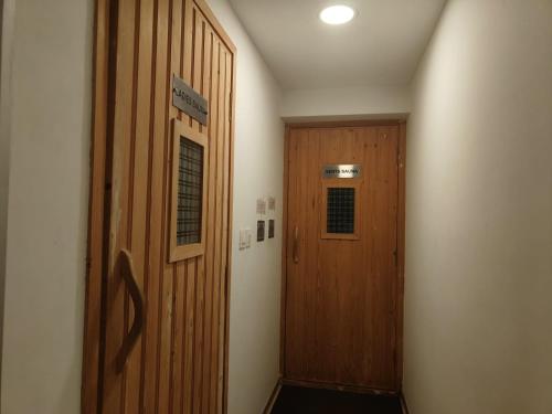 Imagen de la galería de Luxury 3BHK in KR Puram Stunning Views on 15 Floor, Pool & Private Garden, en Bangalore
