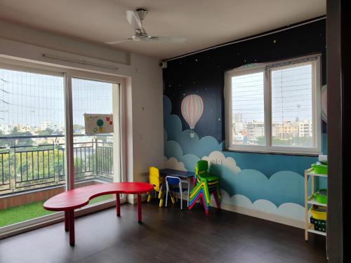 Club infantil en Luxury 3BHK in KR Puram Stunning Views on 15 Floor, Pool & Private Garden