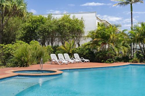 Bazén v ubytování Unit 62 Marcoola Beach Resort nebo v jeho okolí