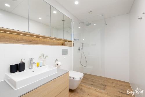 Ένα μπάνιο στο Prestige Pinea 610 - basen, sauna, jacuzzi w cenie pobytu - Easy - Rent Apartments