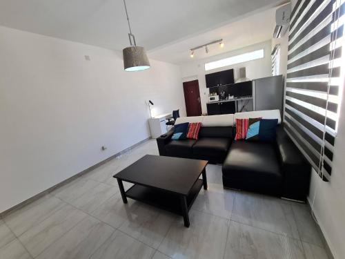 a living room with a couch and a coffee table at Cool Flat Cidade - Airport in Luanda