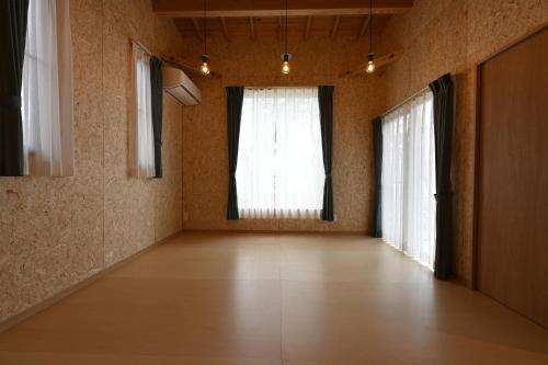 Gambar di galeri bagi 浩庵キャンプ場 本栖湖畔 キャビン Cabins at Lake Motosu Kouan campground cottages, bungalows di Fujikawaguchiko