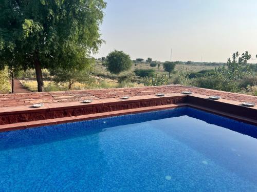 Bazén v ubytování Kaner Retreat - India's First Desert Botanical Resort nebo v jeho okolí
