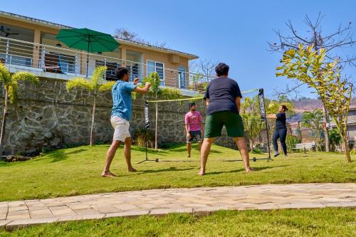 Tetamu yang menginap di SaffronStays Golden Hour