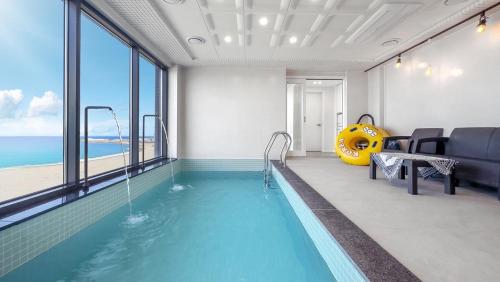 Πισίνα στο ή κοντά στο Pohang Sunrise Pool Villa