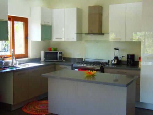 Kuchyň nebo kuchyňský kout v ubytování Gemini Villas , Gemini I