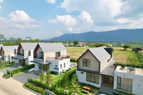 an aerial view of a house at แคนเทอเบอรี่ เขาใหญ่ พูลวิลล่า สระน้ำอุ่น CANTERBURY Khaoyai in Ban Rai Khlong Sai