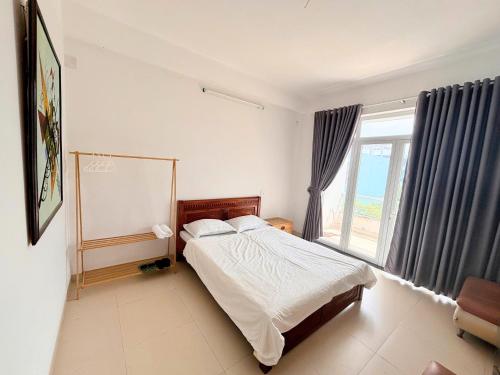 Ένα ή περισσότερα κρεβάτια σε δωμάτιο στο Double room bancony at sol homesay