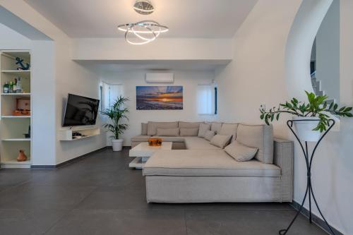 3As 3BD Villa, Heated Pool, Sauna & Gym