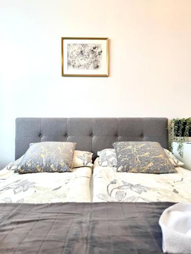 COZY PLACE NEAR BUS AND RAILWAY STATION with common kitchen, bathroom and toilet