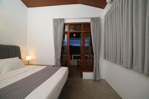 Postel nebo postele na pokoji v ubytování Kandy Mount Breeze