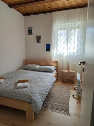 a bedroom with a bed and a window at Šumski Miro in Perućac