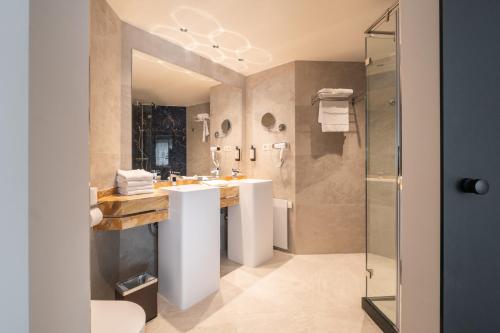Un baño de Hyllit Hotel