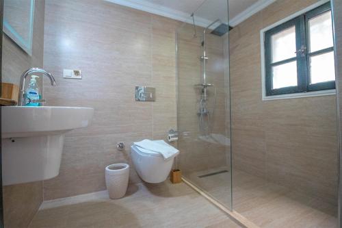 Ένα μπάνιο στο Villa Leila Private Pool
